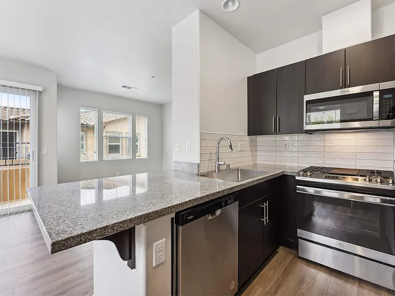 Casa Lago Eastlake — Photo 16
