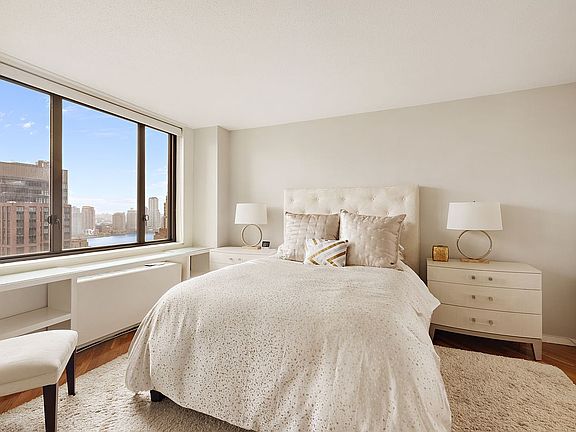 4th image of 300 E 54th St APT 32A