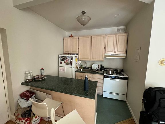3rd image of 419 Myrtle Ave APT 2B