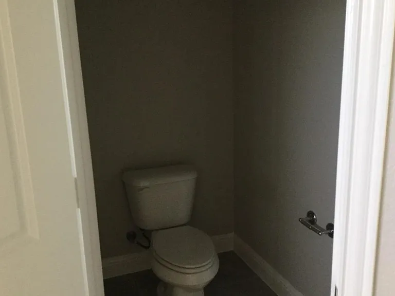 2609 Empire St — Photo 8
