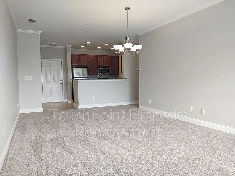 3 bed, 2.0 bath, 1410 sqft, $1,950 — Photo 2