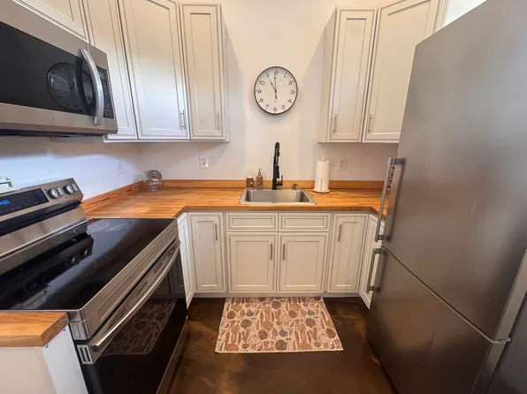 (undisclosed Address), East Islip, NY 11730