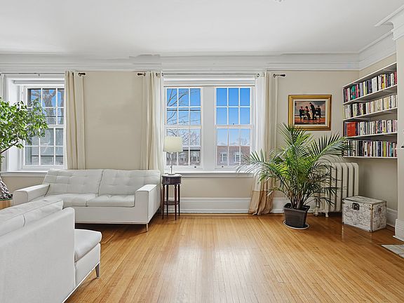 4th image of 343 Avenue Clarke #6