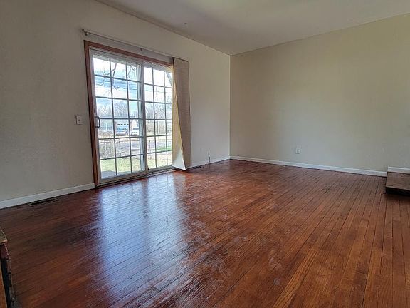 4th image of 635 Lawnview Dr