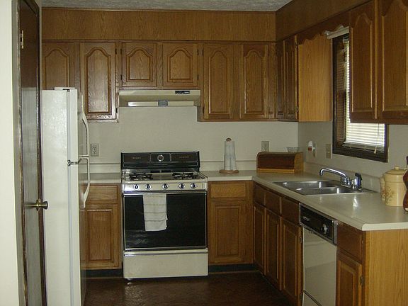 Kitchen with Oak Cabinets