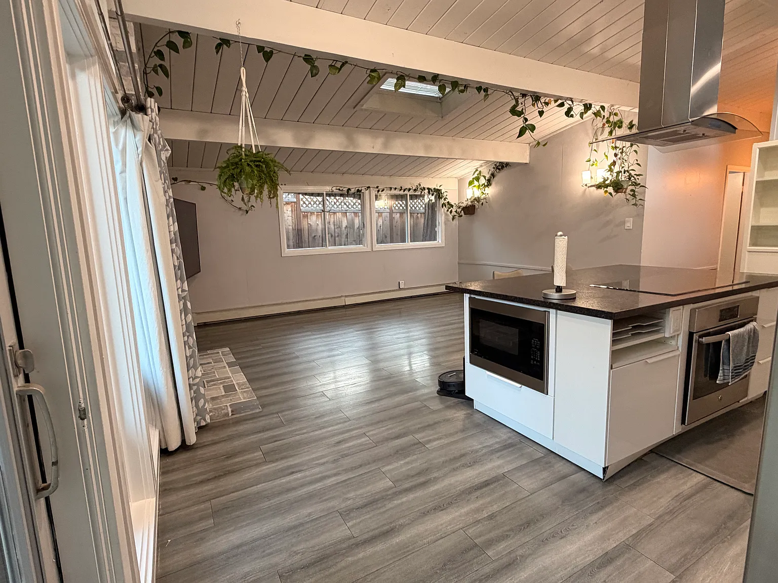 4 bed, 1655 sqft, $8,500 — Photo 3