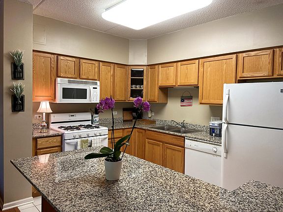 3rd image of 1479 N Milwaukee Ave APT 203