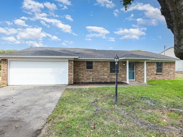 106 Willow Ln, Burleson, TX 76028