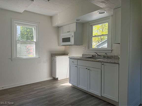 5th image of 834 Willard Ave SE