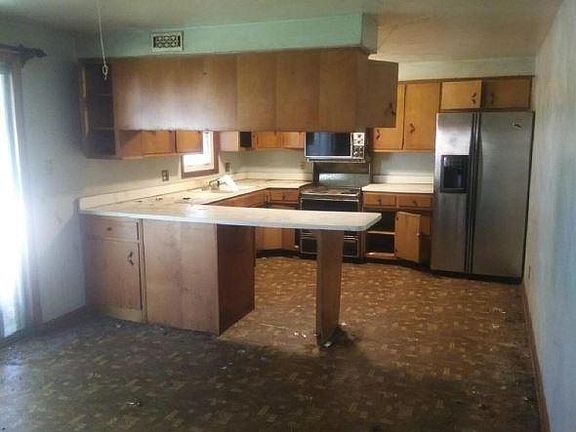 3rd image of 194 E Mariam St