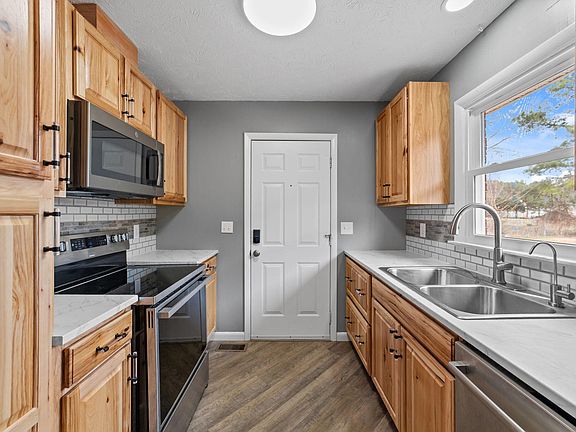 4th image of 3398 Meadowlark Rd