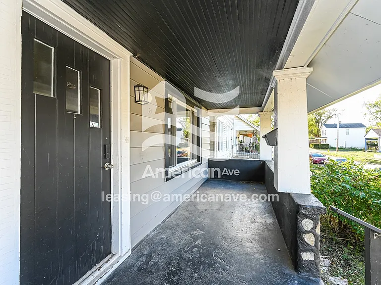 1441017_001_front_entrance_2.jpg