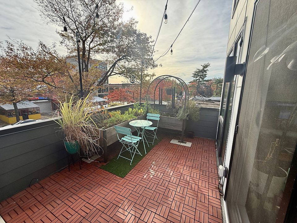 The unit has TWO private decks; the front deck has southern and eastern exposures with space for al fresco dining.