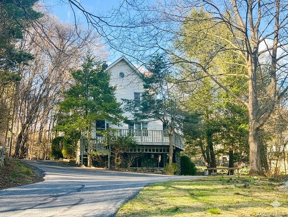 1st image of 147 Stoneleigh Avenue