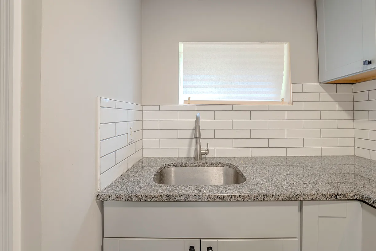 114 Mary Ave — Photo 2