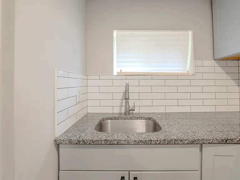 114 Mary Ave — Photo 2