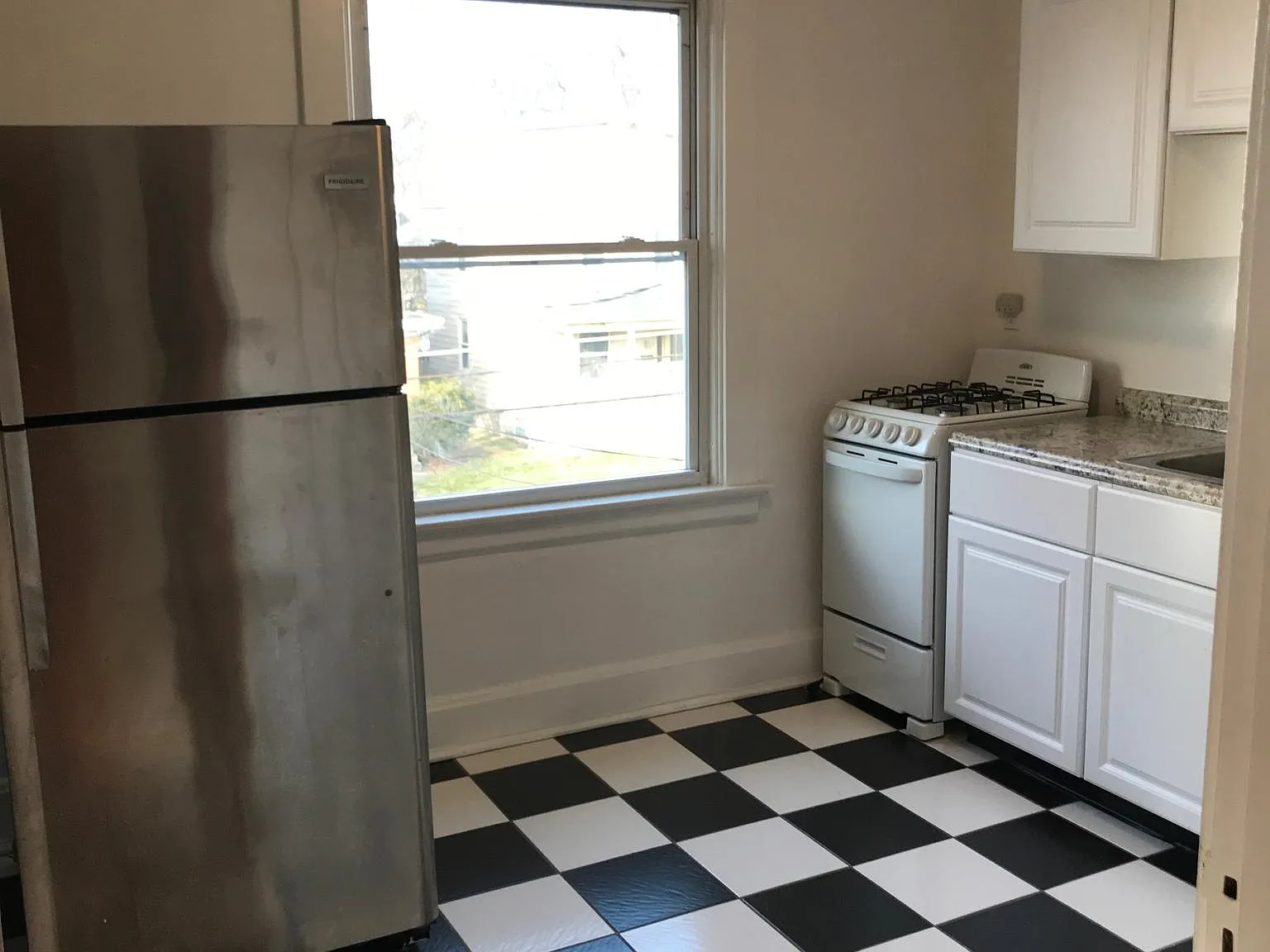 2366 Fairview Ave — Photo 4