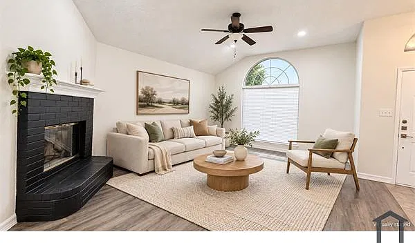 3 bed, 1602 sqft, $2,650 — Photo 2