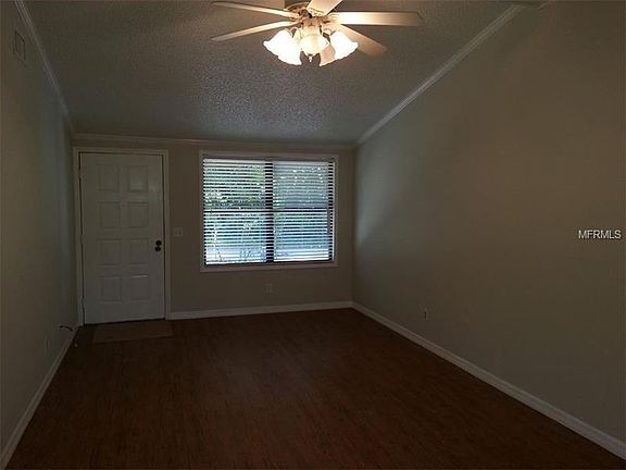 5th image of 221 Acorn Dr