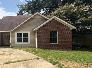 911 Edwards St, Leland, MS 38756