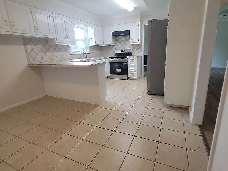 5843 Pettigrew Dr — Photo 8