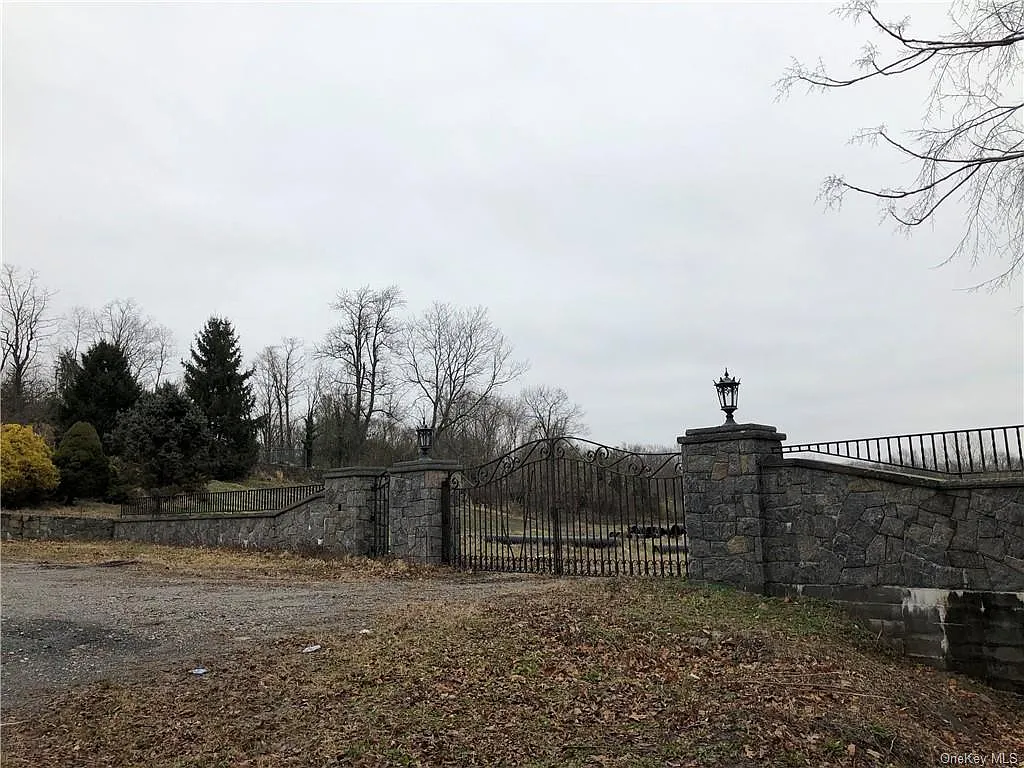 429 West St photo 1