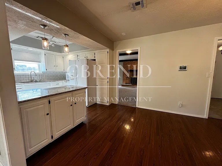 3010 Indian Dr — Photo 5