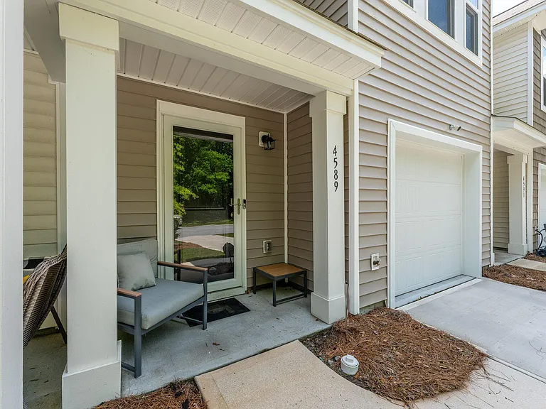 4589 Palm View Cir — Photo 2