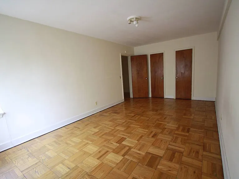 24 N Goodman St #3B — Photo 6