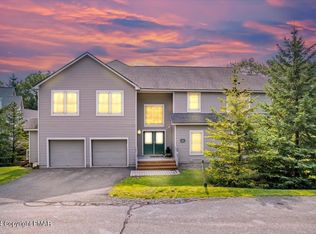 445 Maple Ct, Tannersville, PA 18372