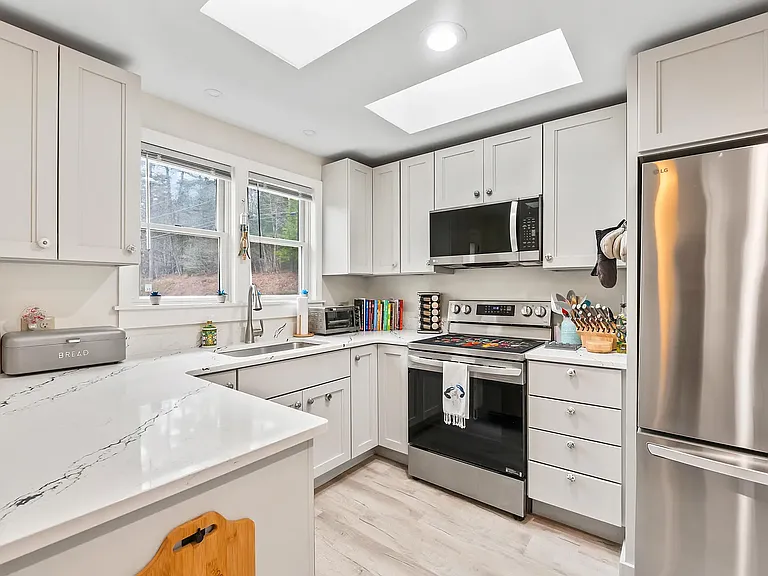 618 Gurnet Rd — Photo 9