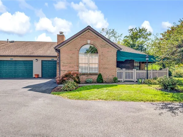 1212 Stanford Ct, Coraopolis, PA 15108