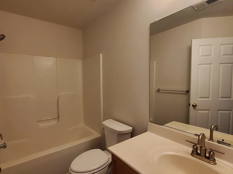 29 Litchfield Ln E — Photo 17