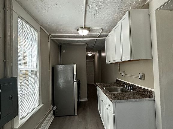 3rd image of 188 E Loudon Ave #1