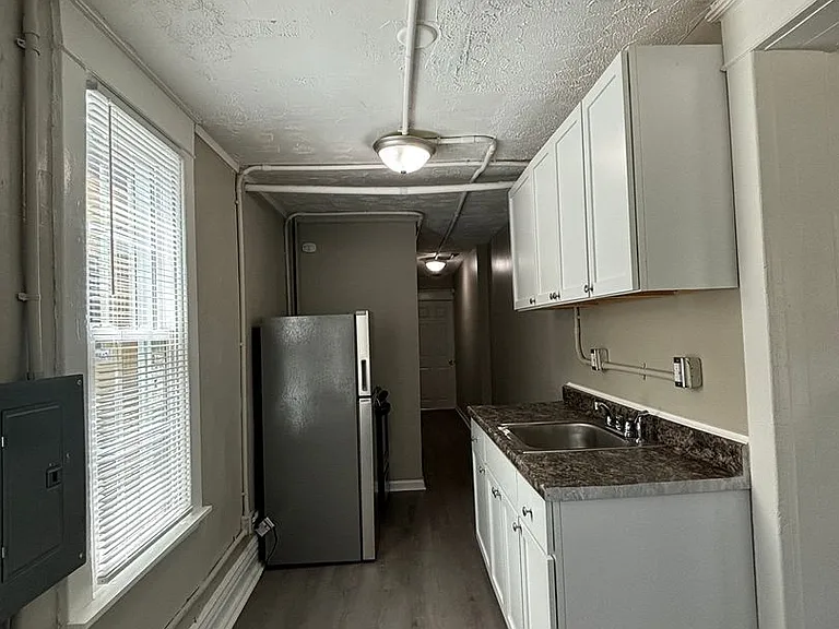 188 E Loudon — Photo 3