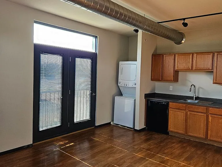 1629 E Michigan Ave — Photo 21