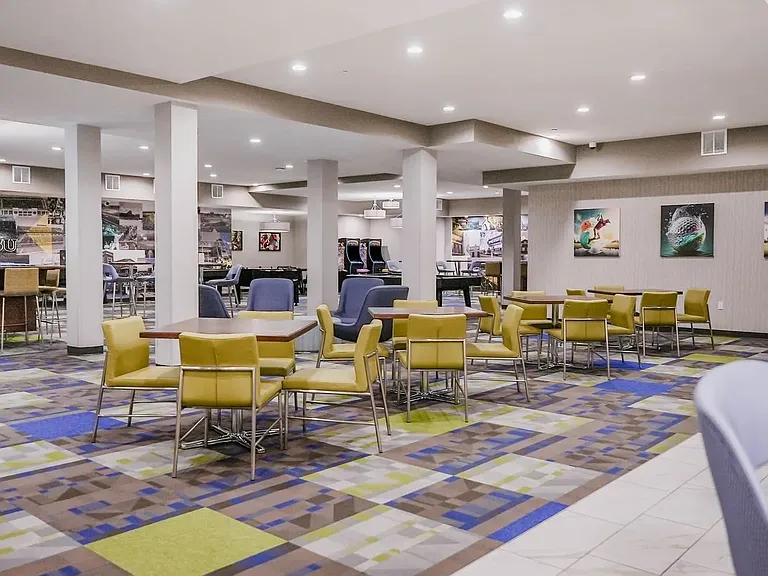 Recreational lounge-silverleaf
