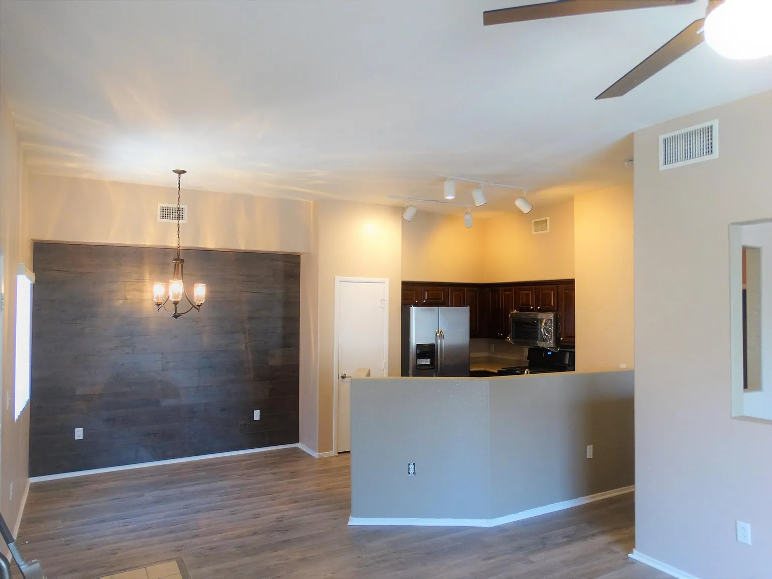 9303 Gilcrease Ave — Photo 2