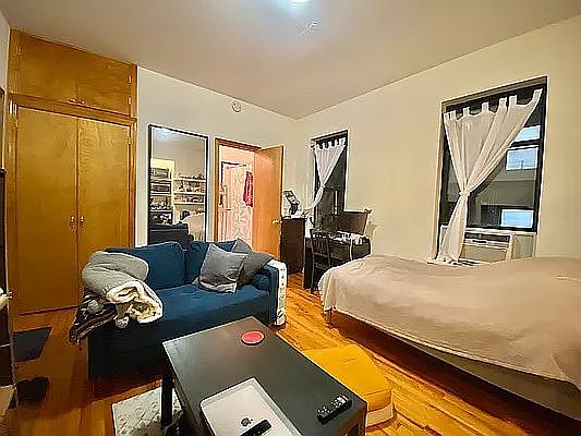 3rd image of 22 W 77th St APT 67