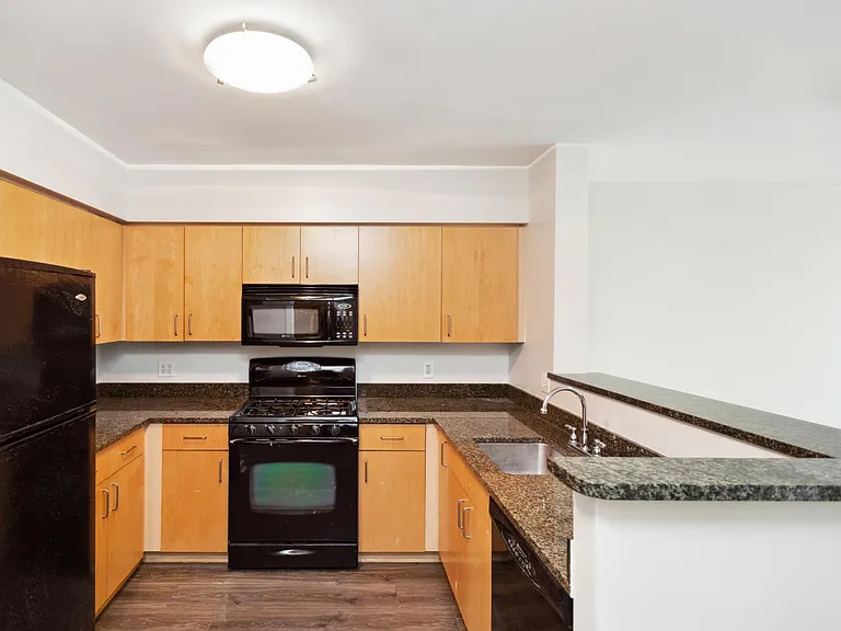 1000 New Jersey Ave SE #316 — Photo 9