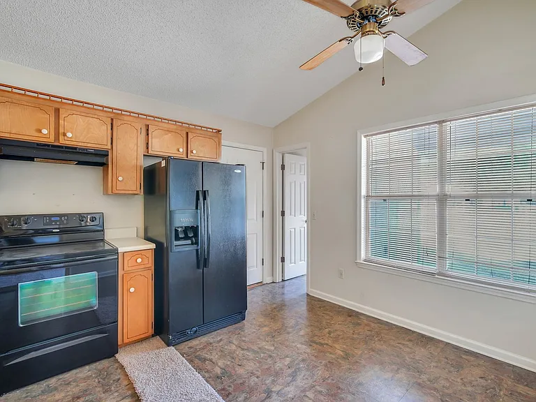 1109 Tomahawk Trl — Photo 6