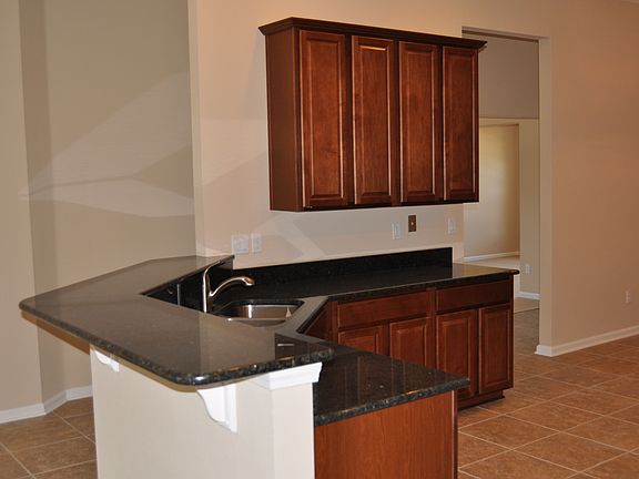 Augustine D Lot 5082