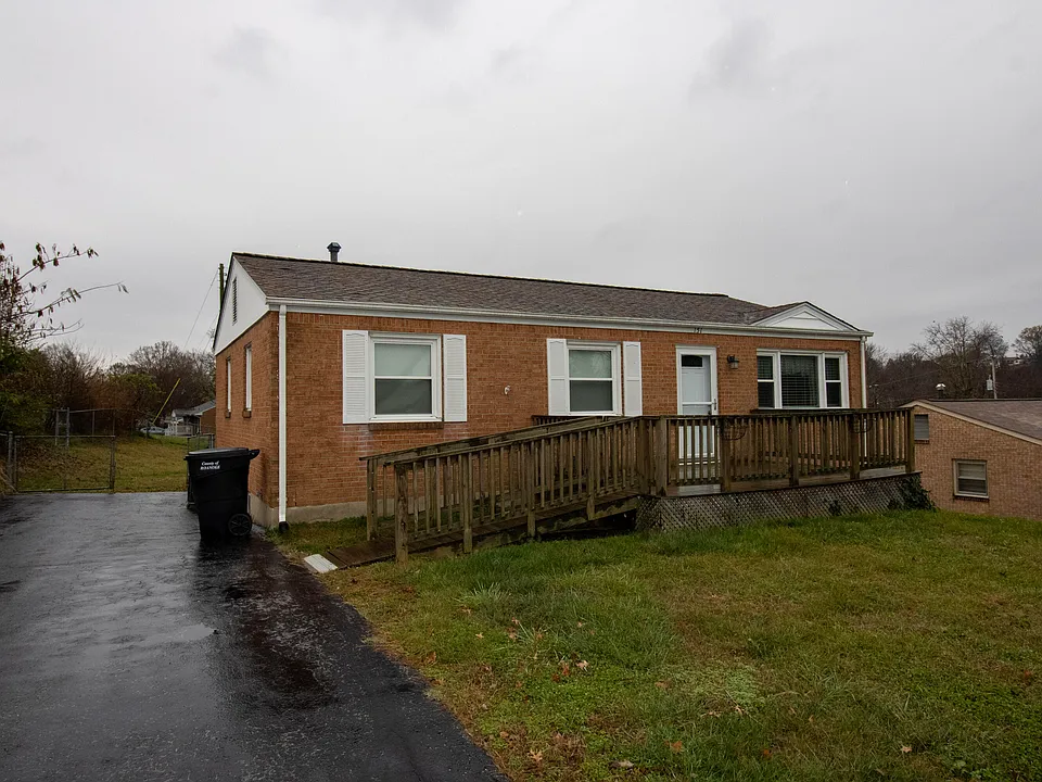 151 Return Rd