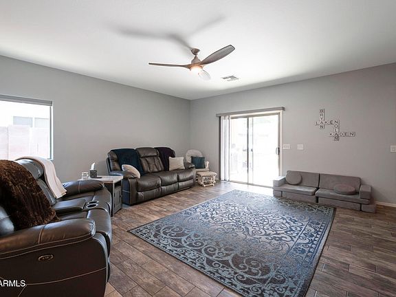 5th image of 225 W REEVES Avenue