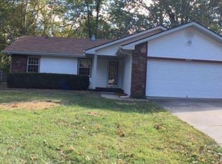 3002 W Hillcrest Cir, Springfield, MO 65807