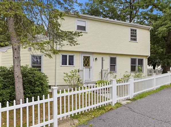 107 Pond St, Rockland, MA 02370