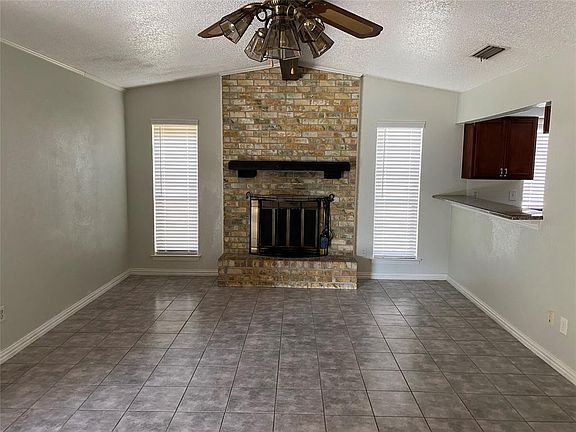 3rd image of 1902 Aspen Ln