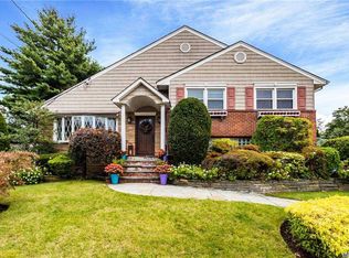 171 Catherine Ave, Franklin Square, NY 11010