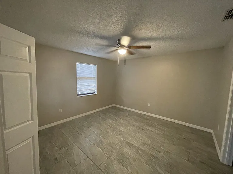 323 W Belmar St — Photo 6