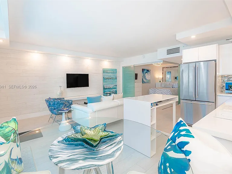 2301 Collins Ave #941 — Photo 8